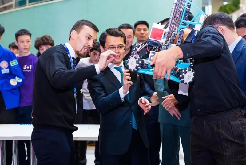 Astanada robototehnıkadan Central Asia FIRST halyqaralyq chempıonaty ótip jatyr