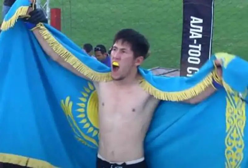 Казахстанский боец нокаутом дебютировал в MMA