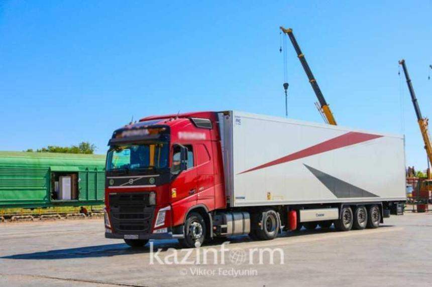 Who Kazakhstan trades with most and how?