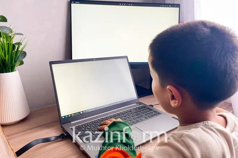 Kentaýda qatty jeldiń kesirinen bastaýysh synyp oqýshylary onlaın oqıtyn boldy