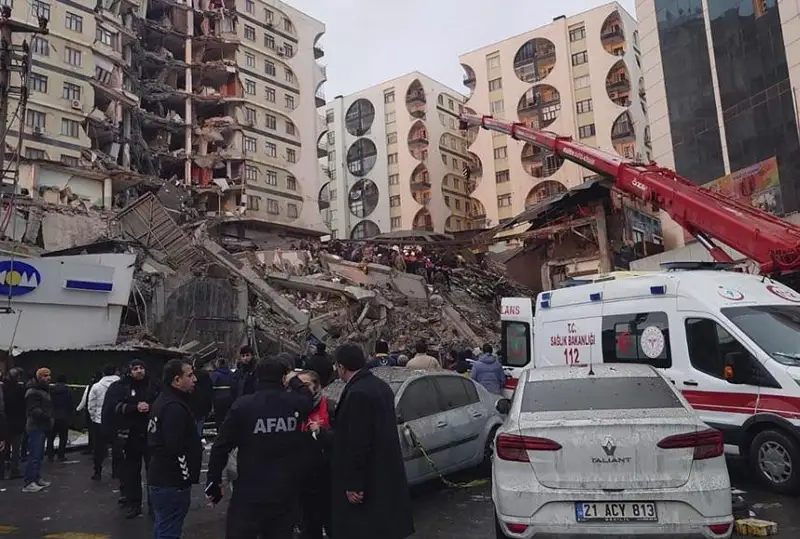 Землетрясение в Турции: аэропорт Аданы прекратил работу, в некоторых районах пропало электричество