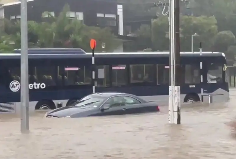ЧП в Новой Зеландии: проливные дожди обрушились на Окленд