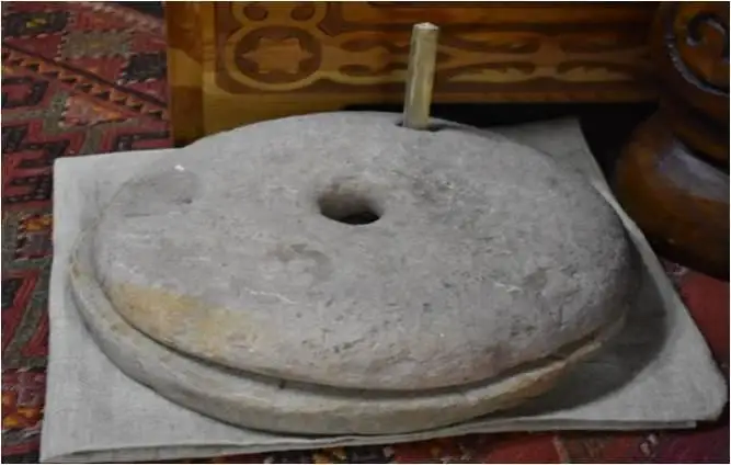 مادينا احمەتوۆا . تاس ديىرمەندە ساقتالعان سىر