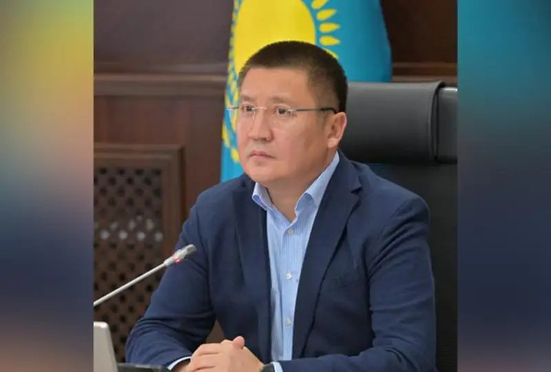 Asaıyn Baıhanov jemqorlyq kúdigimen ustalǵan áriptesi týraly: Semizdikti qoı ǵana kóteredi