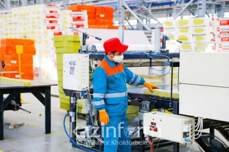 Более 50 тысяч жителей Карагандинской области планируют трудоустроить в 2023 году