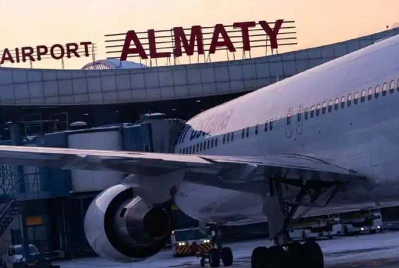 Ushaqta mas bolyp júrgen Reseı Federatsııasynyń eki azamaty reısten túsirildi