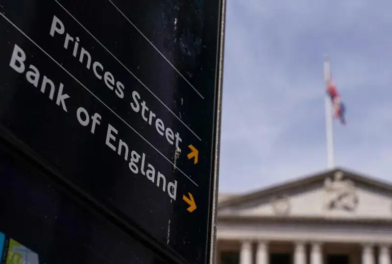 Банк Англии в двенадцатый раз подряд повысил базовую ставку