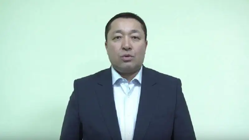 Аким Жанаозена Айбек Косуаков обратился к собравшимся на площади жителям