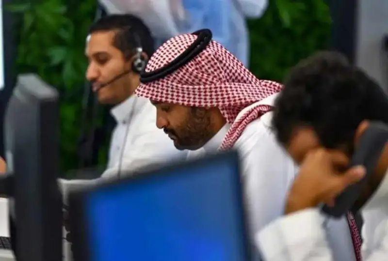 Саудия Арабистони иш ҳафтасини қисқартиришни кўриб чиқмоқда