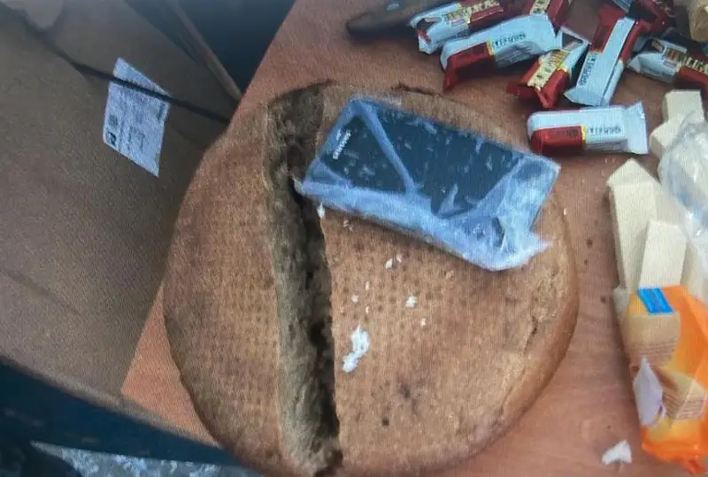 Смартфон в хлебе принес в тюрьму житель области Абай