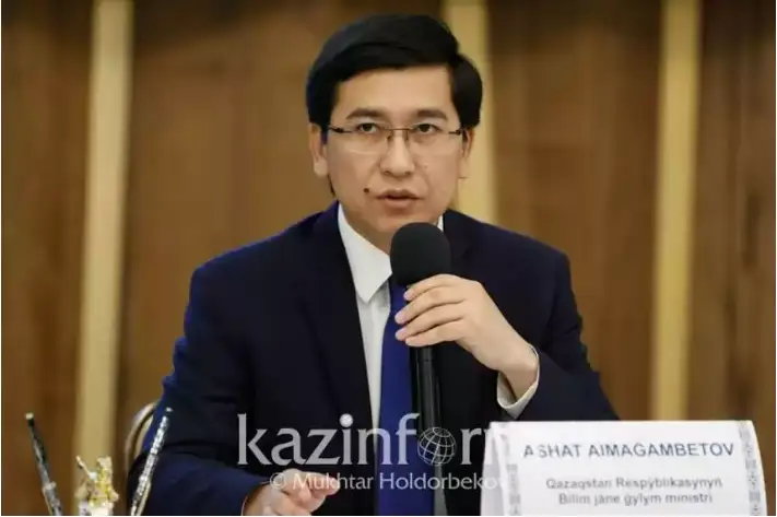 ۇلىم بەسىنشى سىنىپتان باستاپ جىلىنا 30-50 كىتاپ وقيتىن بولدى - اسحات ايماعامبەتوۆ