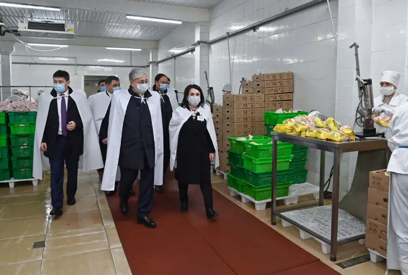Глава государства ознакомился с деятельностью птицефабрики в селе Мырзатай