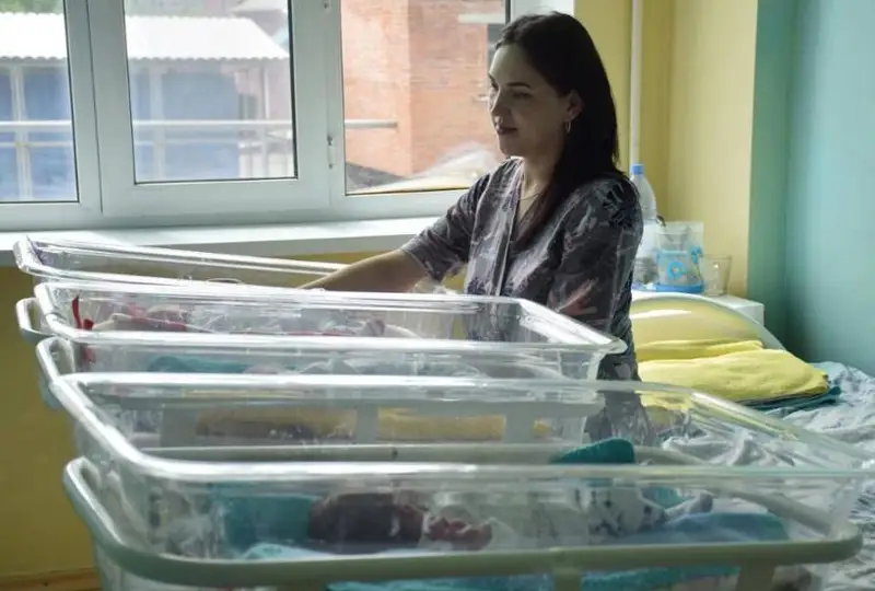 Две тройни родились в ВКО по программе «Аңсаған сәби»