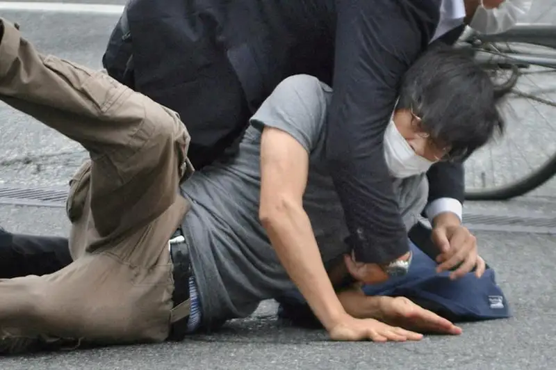 Япония собиқ бош вазири Синдзо Абэнинг қотили ақли расо деб топилди