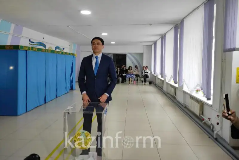 Депутаты должны служить мостом между народом и властью - аким Актобе