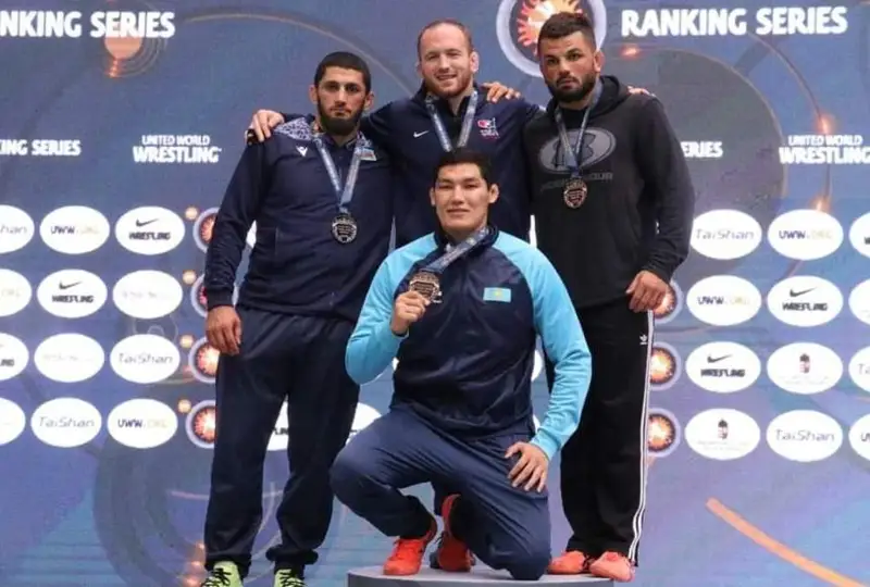 Erkin kúresten reıtıngtik týrnırde Qazaqstan qorjynyna kúmis medal tústi