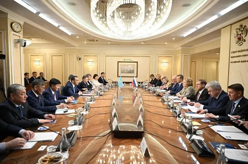 ماۋلەن اشىمبايەۆ باستاعان ءبىر توپ دەپۋتات رەسمي ساپارمەن رەسەي فەدەراتسياسىنا باردى