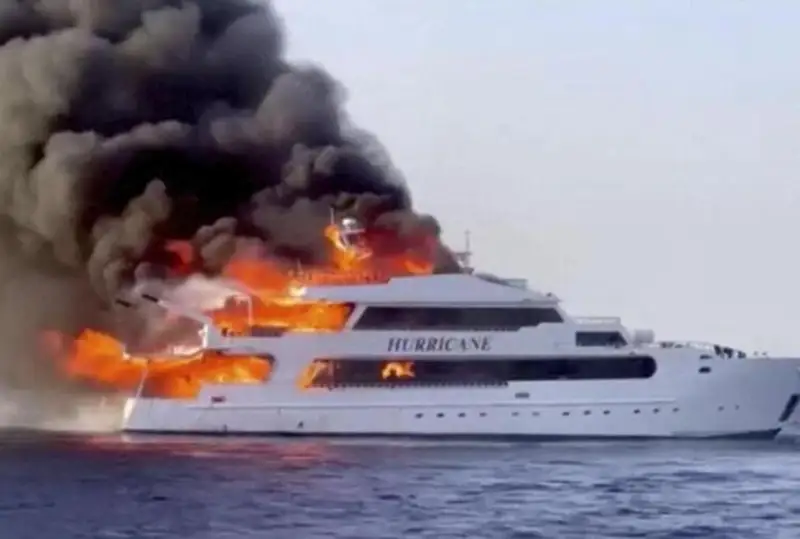 В Египте загорелась яхта с туристами