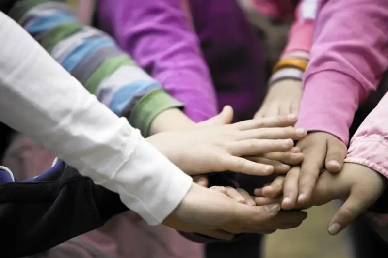 دەپۋتات 4 بالاسى بار ايەلدەردىڭ زەينەتكە شىعۋ جاسىن تومەندەتۋدى ۇسىندى