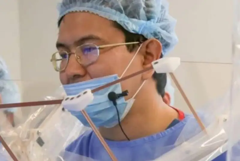 Сложную операцию в Узбекистане провел известный нейрохирург больницы медцентра УДП РК