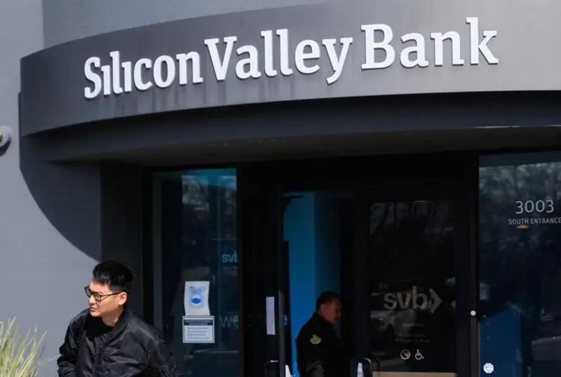 Silicon Valley Bankнинг янги эгаси юзлаб ходимларни қисқартиради