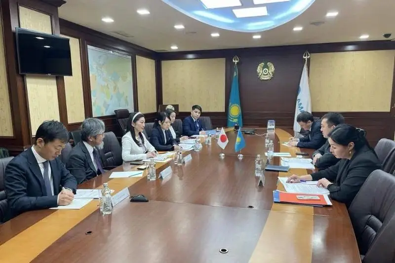 工基发展部长会见日本外务大臣政务官