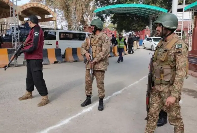 До 47 увеличилось число погибших при взрыве в мечети в Пакистане