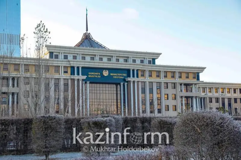 Qorǵanys mınıstrligi jemqorlyqpen ustalǵan qyzmetshi týraly: Ol jumystan shyǵarylǵan