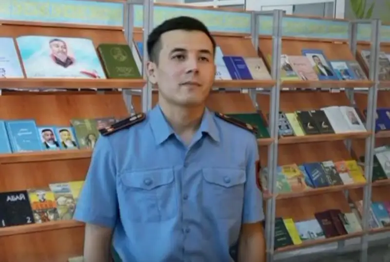 Полицейский из области Улытау знает наизусть более 90 стихов казахских поэтов
