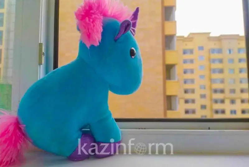 Шестилетний ребенок выпал с пятого этажа в Атырау