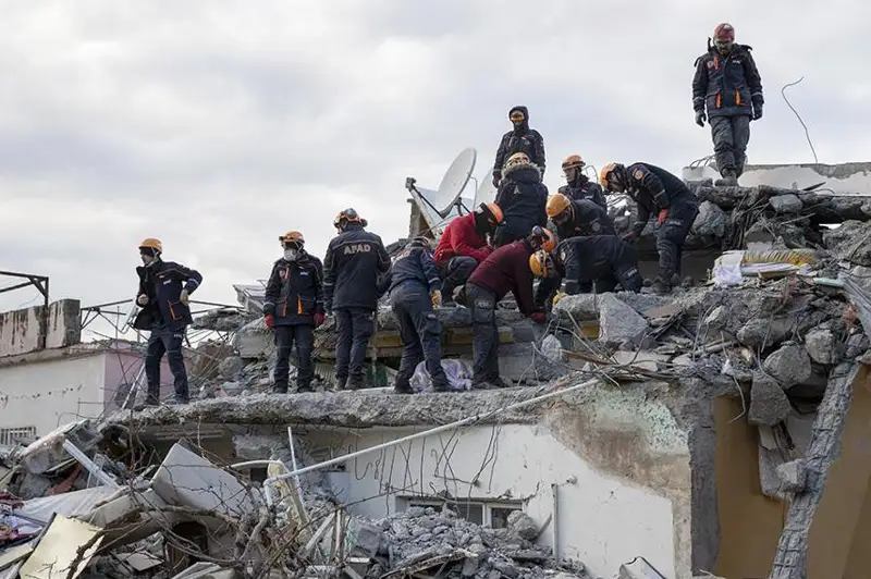 Более четырех тысяч спасателей из 36 стран мира направлены в Турцию