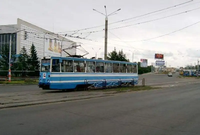 Óskemende búginnen bastap tramvaılar toqtaıdy