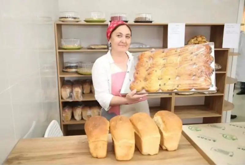 س ق و-عا وڭتۇستىكتەن كوشىپ بارعان تۇرعىن گرانت الىپ، ناۋبايحانا اشتى