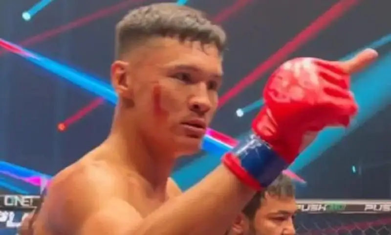 قازاقستاندىق سپورتشى باكۋدە وتكەن تۋرنيردە جەڭىلىپ كورمەگەن ازەربايجاندىقتى جەڭدى