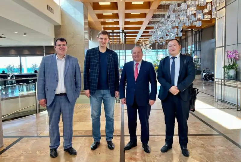 Qazaqstan shahmat federatsııasy men FIDE shahmat úıretýdiń tıisti júıesin engizýdi talqylady