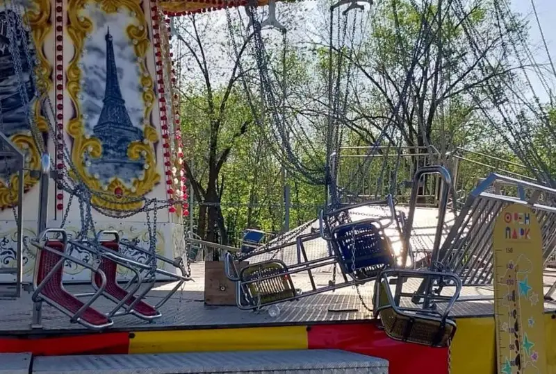 Карусель с детьми рухнула в Оренбурге