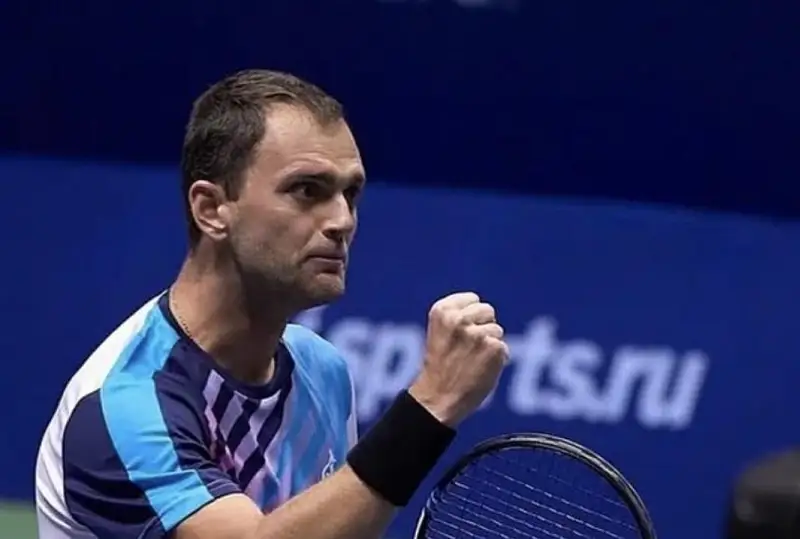 Теннис: Александр Недовесов дунёнинг 45-ракеткаси бўлди