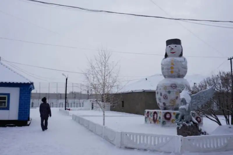 Снеговика-великана слепили в Карагандинской области