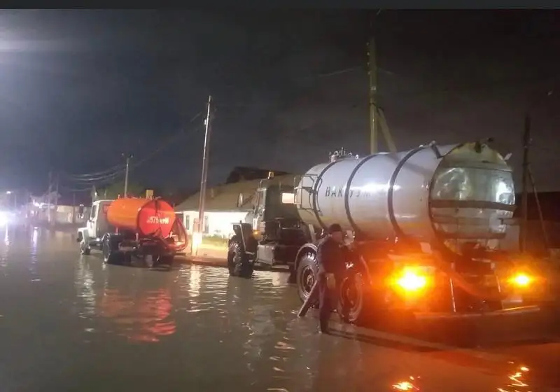 920 кубометров воды вывезли из Атырау после дождя