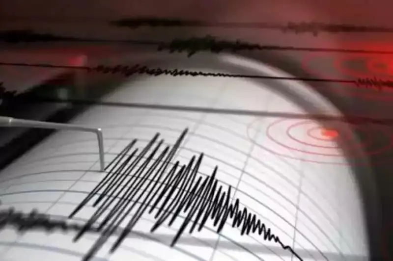 Túrkııada 5,2 magnıtýdaly jer silkinisi tirkeldi