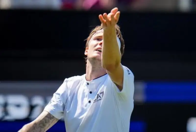 Александр Бублик вышел в четвертьфинал турнира в Германии