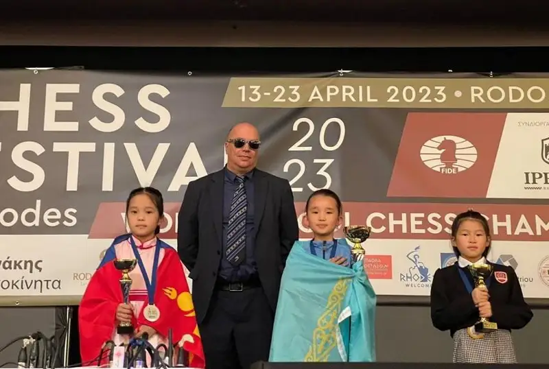 قازاقستاندىق ەكى وقۋشى قىز شاحماتتان الەم چەمپيونى اتاندى