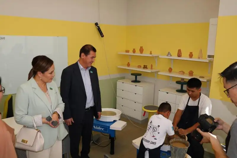 Senatorlar Shymkenttegi «Qamqorlyq» ortalyǵynyń jumysymen tanysty