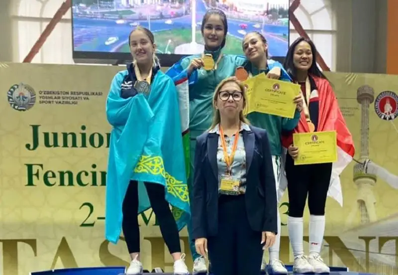 Казахстанка стала серебряной призеркой юниорского чемпионата Азии по фехтованию