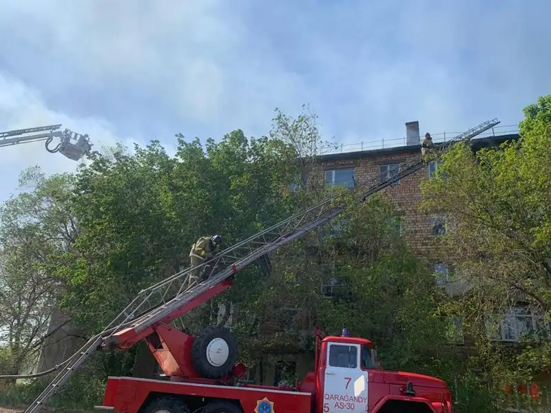 Qaraǵandyda turǵyn úıdegi iri órttiń sebebi aıtyldy