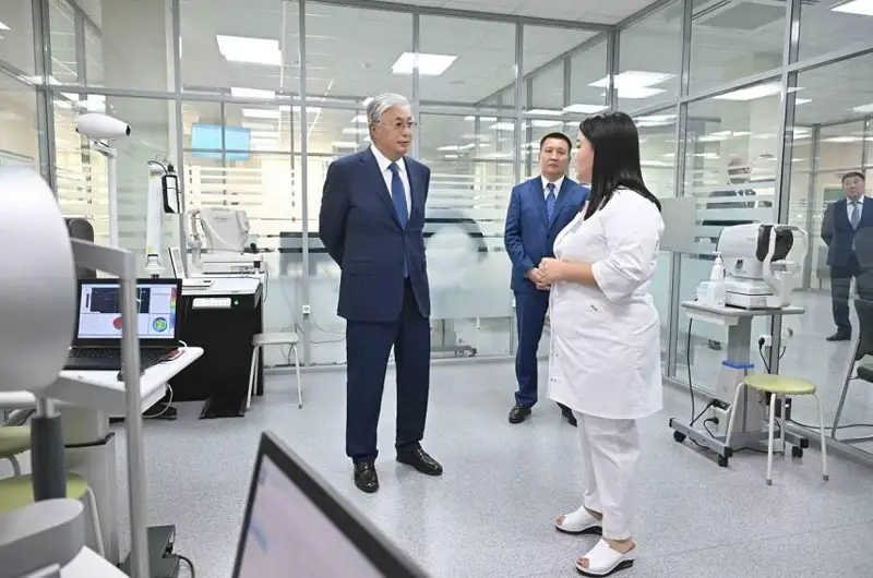 Prezıdent Pavlodardaǵy oftalmologııa klınıkasyna bardy