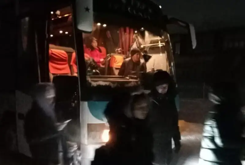 Около 20 спортсменов эвакуировали из сломавшегося автобуса в Абайской области