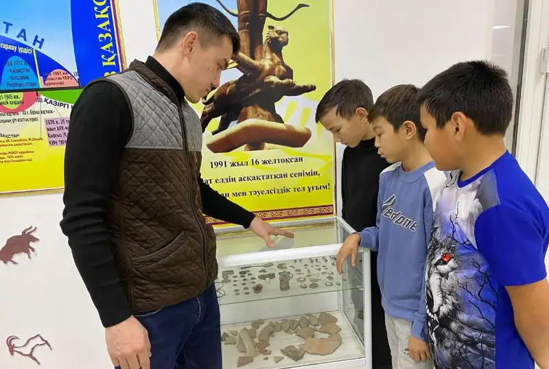 اتىراۋدا مۇعالىم ەسكى قىستاۋ ورنىنان تاريحي جادىگەرلەر تاۋىپ الدى