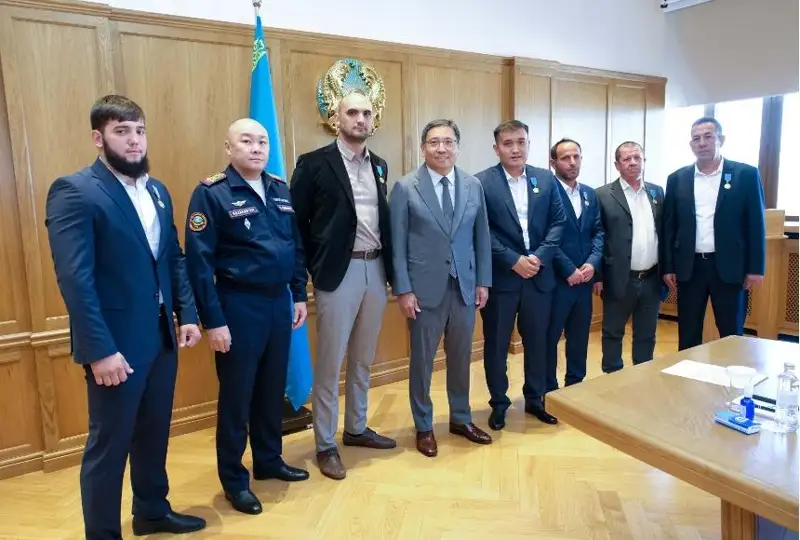 اقكەنتتەگى ءورت كەزىندە ادامداردى قۇتقارعان ازاماتتار پرەزيدەنت اتىنان ماراپاتتالدى - فوتو