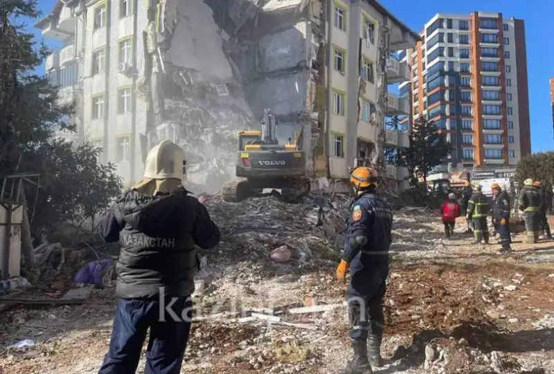 Eýropa Odaǵy Túrkııaǵa zilzaladan keıingi qalpyna keltirý jumystaryna 1 mlrd eýro kredıt bóledi